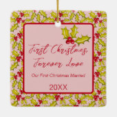 初めてのクリスマス結婚したピンク赤おもしろいカップルの写真 セラミックオーナメント (裏面)