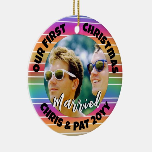 初めてのクリスマス結婚したフォトサンセットストライプ セラミックオーナメント (右)