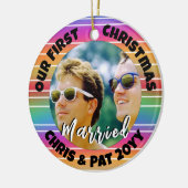 初めてのクリスマス結婚したフォトサンセットストライプ セラミックオーナメント (左)