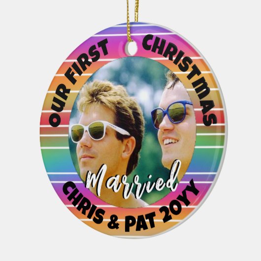 初めてのクリスマス結婚したフォトサンセットストライプ セラミックオーナメント (左)