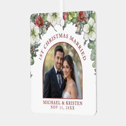 初めてのクリスマス結婚したフローラ結婚写真の白 メタルオーナメント (正面左)