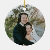 初めてのクリスマス結婚したミスタントー写真オーナメント セラミックオーナメント (裏面)