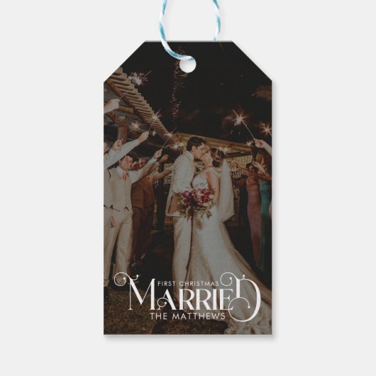 初めてのクリスマス結婚したミニマルタイポグラフィ写真 ギフトタグ (裏面)