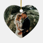 初めてのクリスマス結婚したモダンミニマル写真 セラミックオーナメント (裏面)