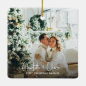 初めてのクリスマス結婚した写真Keepsake セラミックオーナメント (裏面)