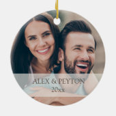 初めてのクリスマス結婚した写真Keepsake セラミックオーナメント (裏面)