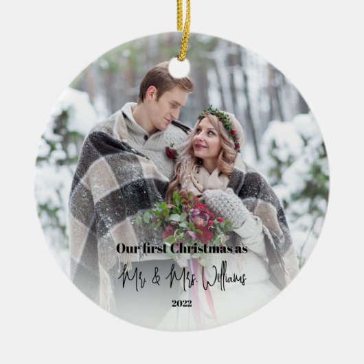 初めてのクリスマス結婚した夫妻の写真 セラミックオーナメント (正面)