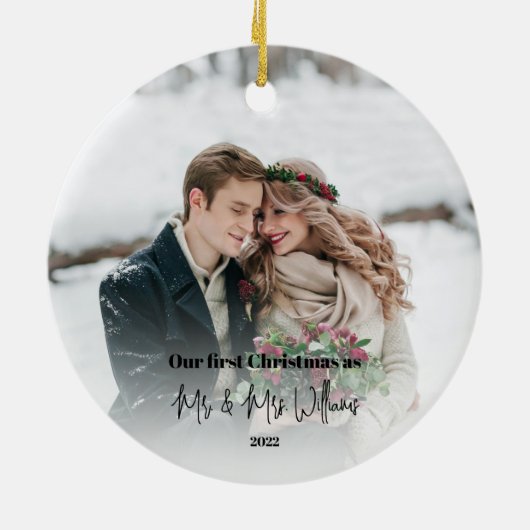 初めてのクリスマス結婚した夫妻の写真 セラミックオーナメント (裏面)