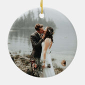 初めてのクリスマス結婚した樺の木ユーカリ写真 セラミックオーナメント (裏面)