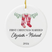 初めてのクリスマス結婚した水彩ストッキング セラミックオーナメント (裏面)