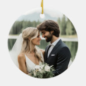 初めてのクリスマス結婚したMr. & Mrs.写真 セラミックオーナメント (裏面)