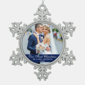 初めてのクリスマス結婚ズ·フォト·ブルー スノーフレークピューターオーナメント (正面)