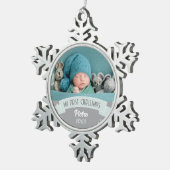 初めてのクリスマス赤面グリーン男の赤ちゃん写真 スノーフレークピューターオーナメント (右)