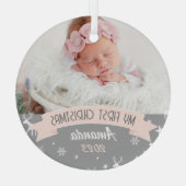 初めてのクリスマス赤面ピンクベビーガール写真 ガラスオーナメント (裏面)