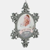 初めてのクリスマス赤面ピンクベビーガール写真 スノーフレークピューターオーナメント (左)