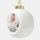 初めてのクリスマス赤面ピンクベビーガール写真 セラミックボールオーナメント (右)