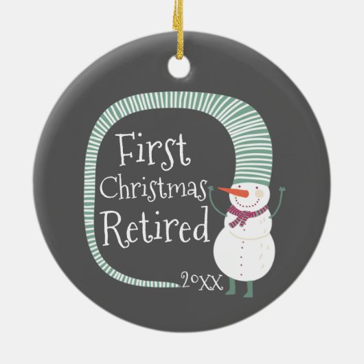 初めてのクリスマス退職したパーソナライズされたキュート雪だるま セラミックオーナメント (裏面)
