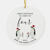 初めてのクリスマス4匹のかわいいペンギンの家族 セラミックオーナメント (正面)