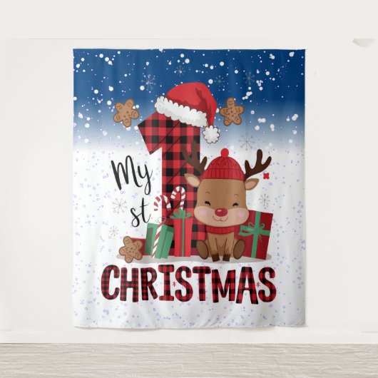 初めてのクリスマス サンタ帽 白い雪の赤ちゃんトナカイ タペストリー (正面)
