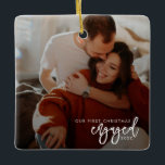 初めてのクリスマス 婚約した セラミックオーナメント<br><div class="desc">これらの家族の休日のオーナメントは休日のプレゼントにパーソナライズされた最適である。</div>