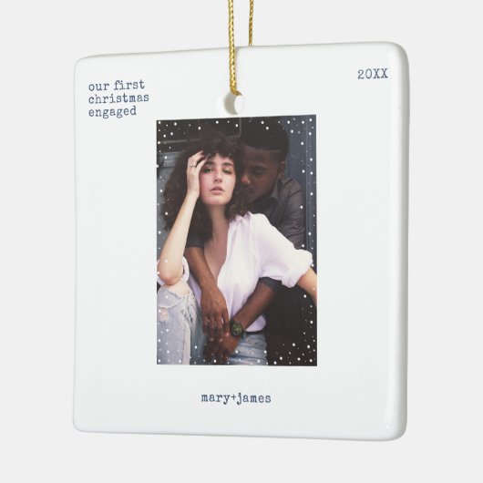 初めてのクリスマス 婚約した |タイプライターミニマルの写真 セラミックオーナメント (左)