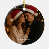 初めてのクリスマス 婚約カップルのフォト セラミックオーナメント (裏面)