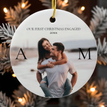 初めてのクリスマス　婚約　モダンカップル　2枚の写真