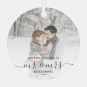 初めてのクリスマス 結婚記念 カスタム写真 グレー スクリプト メタルオーナメント (裏面)