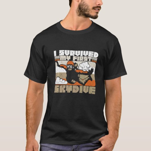 初めてのスカイダイビングを生き延びた Tシャツ (正面)
