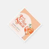 初めてのスプリッツで現代の愛を感じるレトロなブライズシャワー スタンダードカクテルナプキン (角)