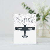 初めてのソロ飛行シンプル飛行機、パーソナライズされた航空 ポストカード (スタンド正面)