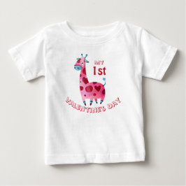 初めてのバレンタインデーの赤ちゃんキリン ベビーTシャツ