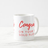 初めての単独飛行のおめでとう コーヒーマグカップ (正面右)