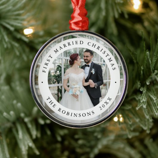 初めての結婚後のクリスマス写真モダンな記念品 メタルオーナメント (ツリー)