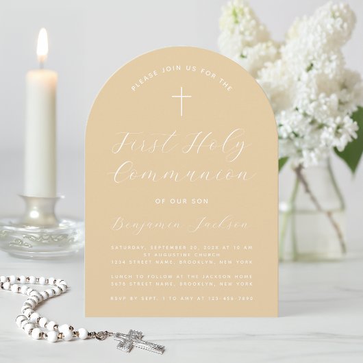 初めての聖体拝領 アーチ ベージュ シンプル モダン スクリプト 招待状