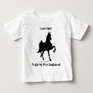 初めてサドルブレッドに乗るのが待ち遠しい! ベビーTシャツ