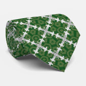 初めと終わりのタイが付いている緑の装飾的な十字 ネクタイ (ロール)