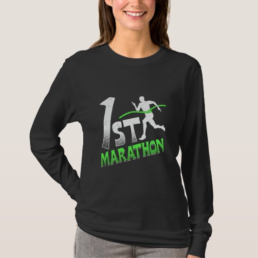 初マラソン完走 ランニング ユーモア マラソン ランナー Tシャツ (正面)