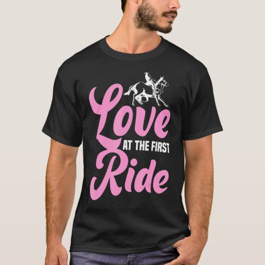 初乗りで恋に落ちる レース場 馬 競馬 デビュー戦 Tシャツ (正面)