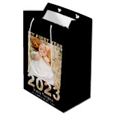 初年度2023年切り出しモダンベビーフォトブラック ミディアムペーパーバッグ (裏面アングル)