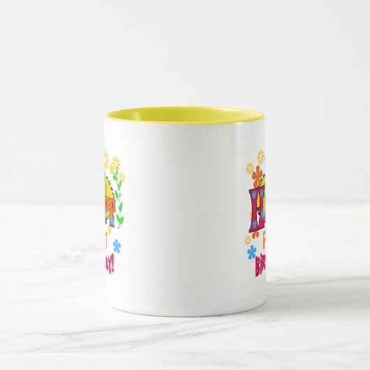 初誕生日Tシャツとギフトの喜び マグカップ (中央)