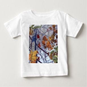 初雪の冬のカモフラージュデコール ベビーTシャツ