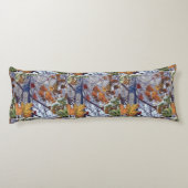 初雪の冬のシーンCamouflage 絵画's ボディピロー (裏面)