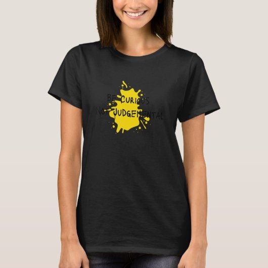 判断ではなく好奇心を持つ Tシャツ (正面)