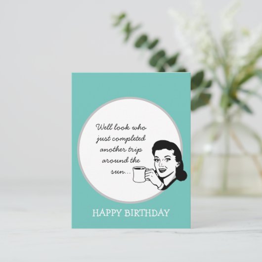 別のトリップのまわりにザサンおもしろいレトロ誕生日 ポストカード (スタンド正面)