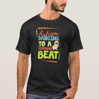 別のリズムで踊る自閉症のパグ犬の認知 Tシャツ