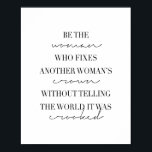 別の女性の冠を固定する女性である ポスター<br><div class="desc">世の中に曲がったことを告げずに別の女性の冠を固定する女性である</div>