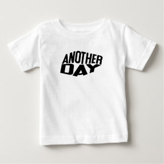 別の日の歪んだ文字 ベビーTシャツ