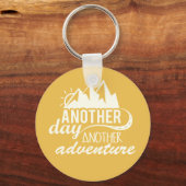 別の日また冒険やる気を起こさせる キーホルダー (正面)