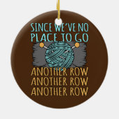 別の行の編み物クロチェータークレフタークロシェ セラミックオーナメント (裏面)